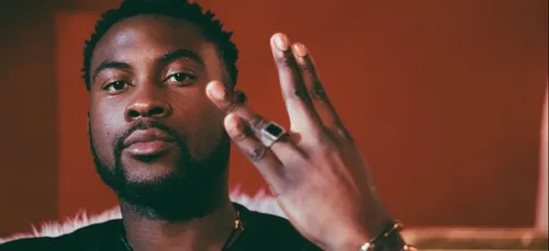 Damso surprend ses fans en dévoilant un extrait d'un nouveau...