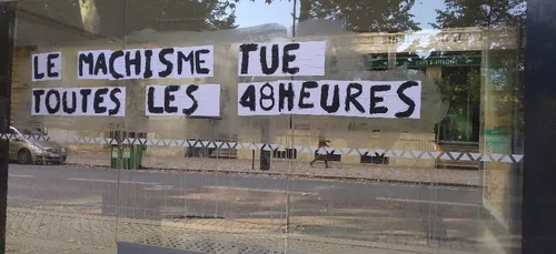Bordeaux : des affiches anti-féminicides collées sur les arrêts de...