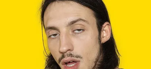 Roméo Elvis : le rappeur annonce être la nouvelle égérie Lacoste...