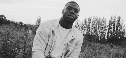 Dinos dévoile un extrait de son futur album et annonce une grosse...