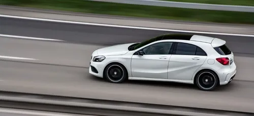 Elle laisse son fils de 6 ans conduire à 130km/h sur l’autoroute...