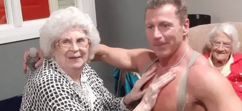 Une retraitée de 89 ans reçoit sa commande pour Noël : un...