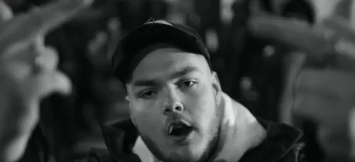 Rémy intrigue les internautes en dévoilant un nouveau featuring...