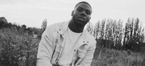 « Taciturne » : Dinos annonce la sortie de 4 morceaux bonus sur la...