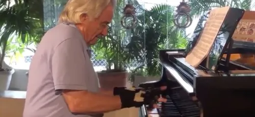 Quand un prodige du piano retrouve l’usage de ses doigts après 20...