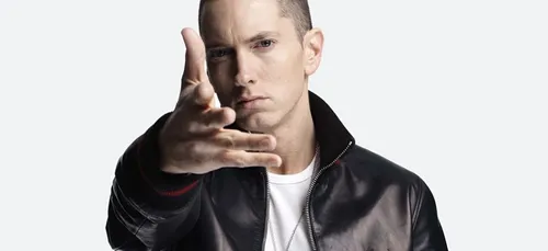 Eminem répond aux critiques avec un remix du morceau « Chloraseptic »