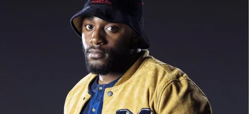 Quand Gradur feinte une chute en ski et fait mourir de rire les...