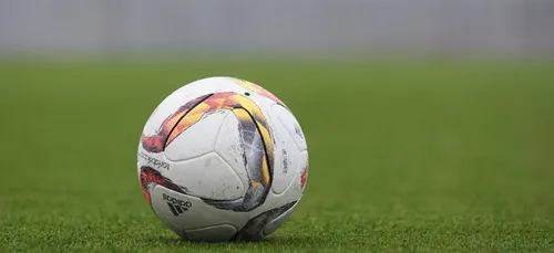 Football : cinq ans de suspension pour avoir mordu le sexe de son...