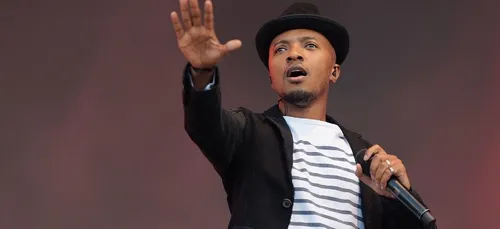 Soprano a écrit le nouvel hymne des Enfoirés « On fait le show »