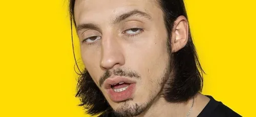 Roméo Elvis : son énorme coup de gueule contre les jeunes qui ne...