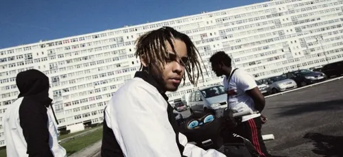 Zola dévoile une exclu par surprise sur le réseau social Triller...