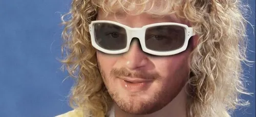 Jul : quand Michel Polnareff reprend un de ses tubes...au piano...