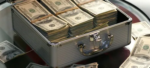 Ils trouvent un million de dollars en croyant ramasser des déchets...