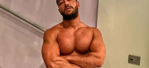 Lacrim se challenge avec 1.000 pompes en moins d'une heure (vidéo)