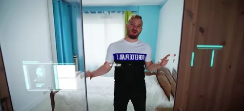 "Folie" : Jul reprend le mythique tube "Nuit de folie" (vidéo)