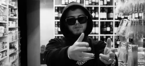 Hamza balance les trois clips de son nouvel EP (vidéos)