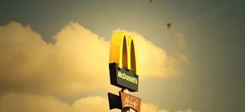 Il change son nom de famille de McDonald à Burger King (photos)