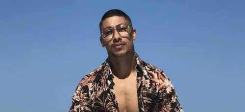 Maes papa pour la première fois, il dévoile une photo