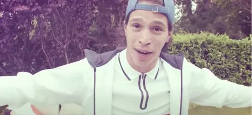 Moha La Squale fête sa remise en liberté avec du champagne (photos)