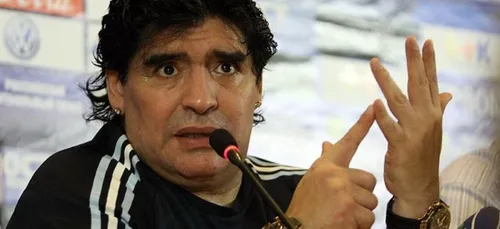 Les fesses à l’air, Maradona fait le buzz en dansant (vidéo)