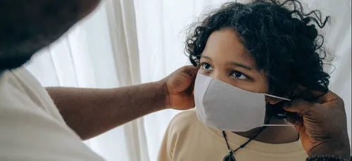 Masques obligatoires : le gouvernement veut « aller le plus...