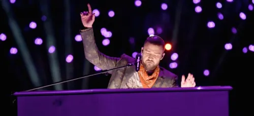 Vidéo – Au Super Bowl, Justin Timberlake offre un medley de ses...