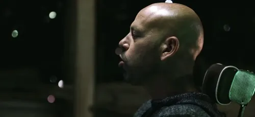 Sinik dévoile un nouvel extrait en direct de son studio (vidéo)