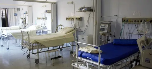 Covid : "tous les indicateurs sont au rouge" à Bordeaux