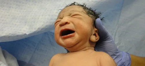 Il dépose plainte contre l’hôpital car les femmes « crient trop...