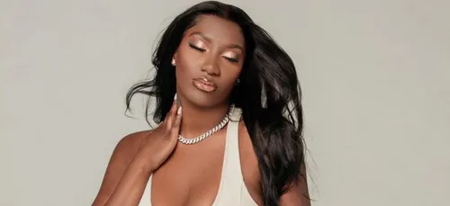 En couple, Aya Nakamura officialise sa relation avec son producteur...