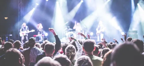 Ils organisent un concert dans des bulles pour contourner le...