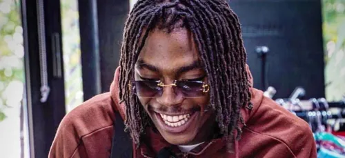 Koba LaD surpris en train de distribuer gratuitement du CBD en...