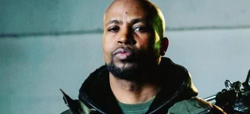 « Tu respectes rien » : quand Rohff clashe Booba pour défendre Gims...