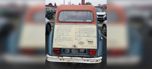 Il copie son attestation de déplacement sur… le coffre de sa 2CV...