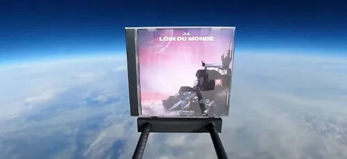 Jul envoie son nouvel album "Loin du monde" dans l'espace en direct...