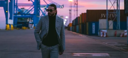 "JVLIVS II : le jour d'avant" : SCH dévoile son tout nouveau...