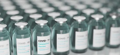 Covid-19 : vacciné, il saisit la justice pour échapper au confinement
