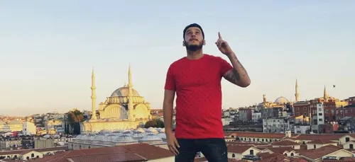 Soso Maness dévoile un nouveau morceau "Zumba Cafew" (vidéo)