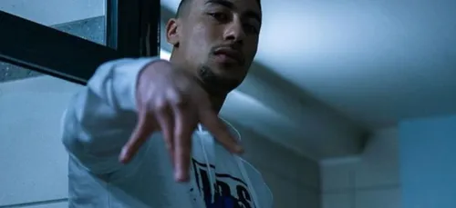 Maes dévoile un extrait d’une reprise de "Belle" de "Notre-Dame de...