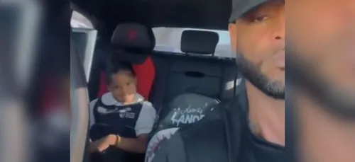 Quand Booba s’amuse avec sa fille sur le morceau "La Kiffance" de...