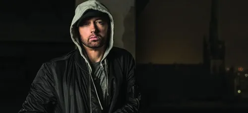 Eminem remixe une chanson pour dénoncer les fusillades aux...