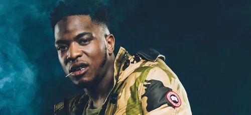 Niska fait un énorme cadeau à un fan pendant un concert (Vidéo)