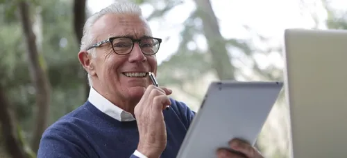 "Plus on vieillit, moins on aime les gens" : l'étude étonnante sur...