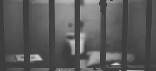 Une septuagénaire s'affiche nue au commissariat pour "tester" la...