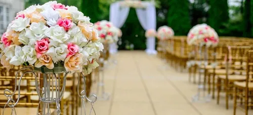 Sa future épouse meurt le jour de leur mariage, il se marie avec sa...