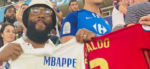 Quand Gradur repart avec les maillots de Mbappé et Ronaldo après le...