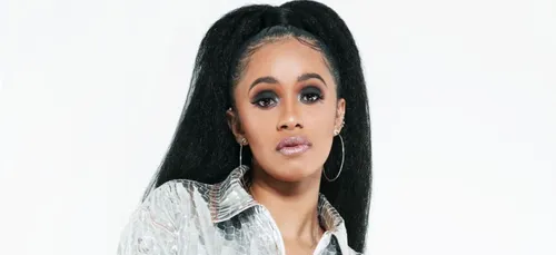 Cardi B dévoile un aperçu de son album dans une vidéo déjantée
