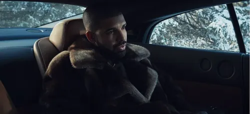 Drake n’est plus célibataire ! (Photos)