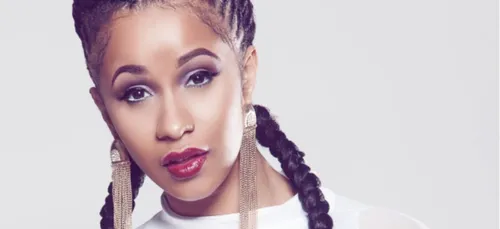 Cardi B ose une chevelure arc-en-ciel (Photo)