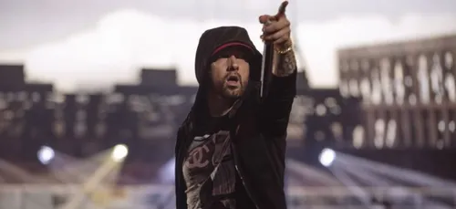 Eminem : panique et bruits de coups de feu pendant son concert (Vidéo)